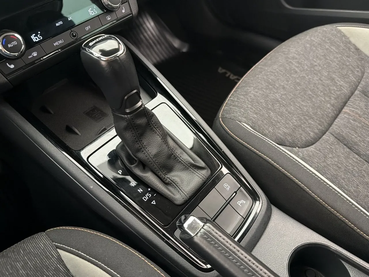 Vehicle image 24