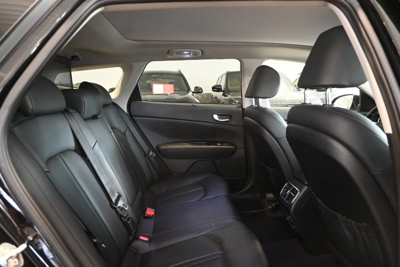 Vehicle image 16