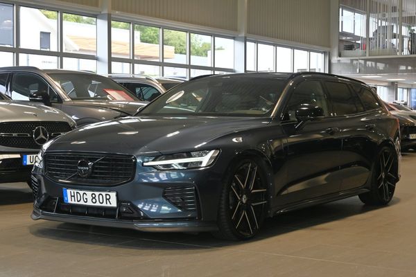 Volvo V60 T8 Twin Engine AWD R-Design B&W HUD 360 Navi Drag VOC - 2020