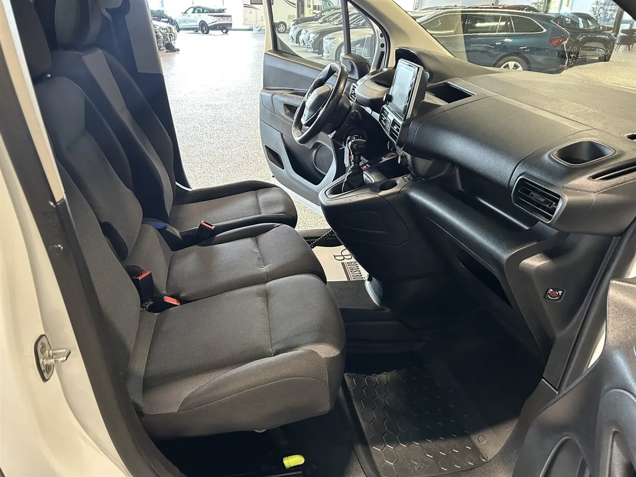 Vehicle image 21