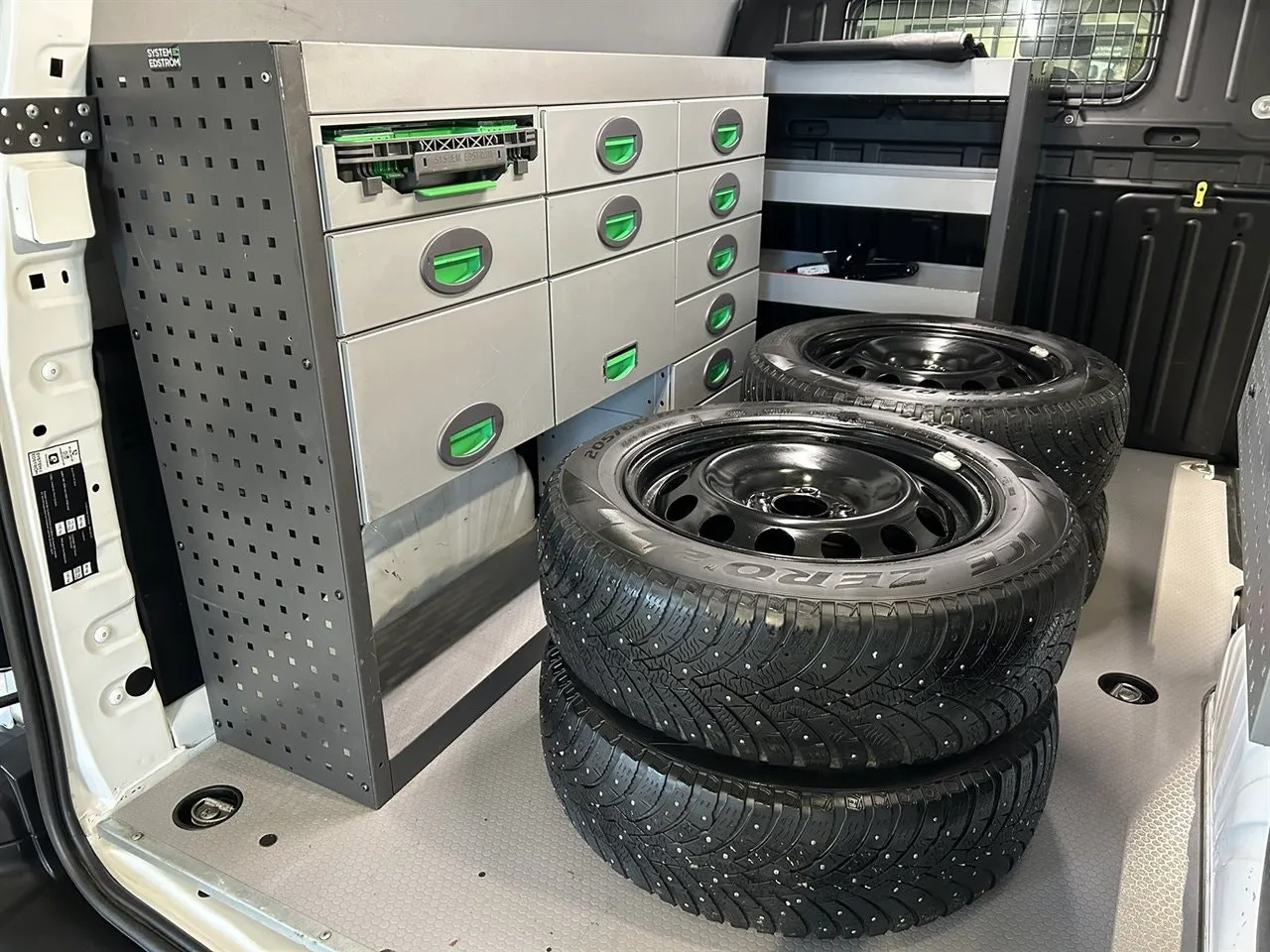 Vehicle image 15