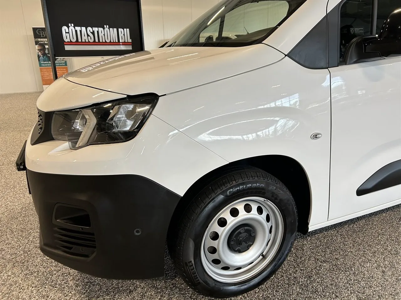 Vehicle image 9