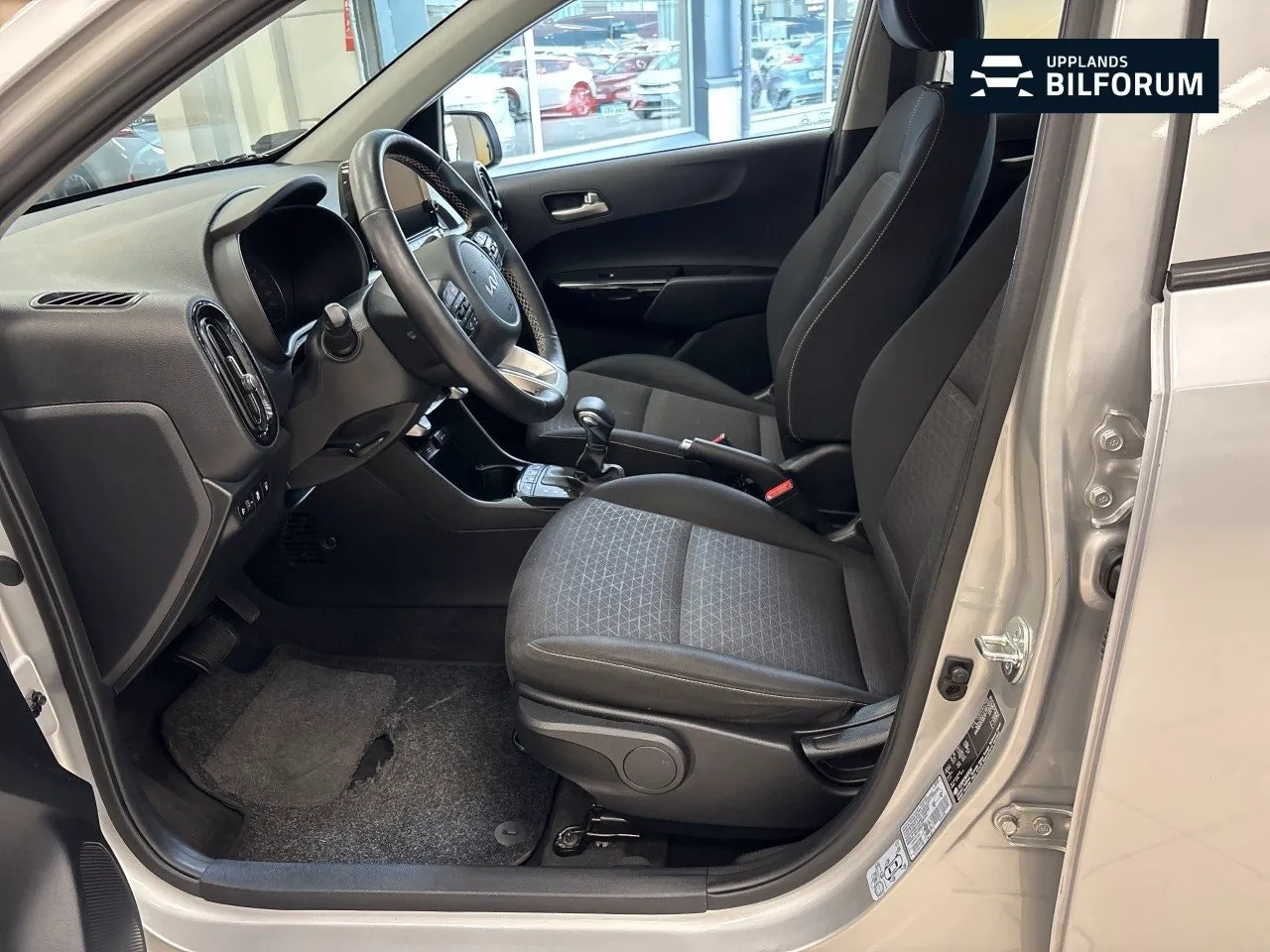 Vehicle image 7