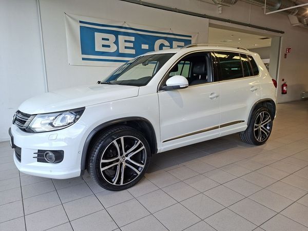 Volkswagen Tiguan TDI 184 DSG R-Line Drag,värmare Nybytt kamrem - 2016