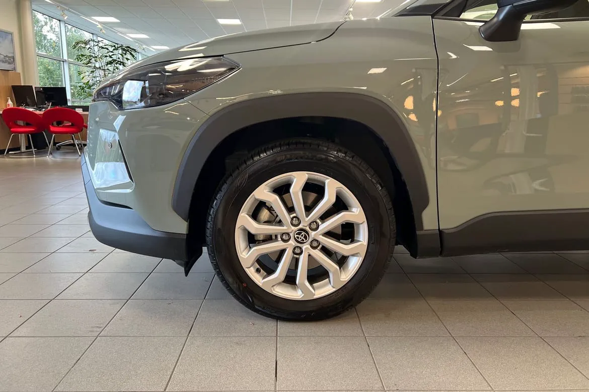 Vehicle image 16