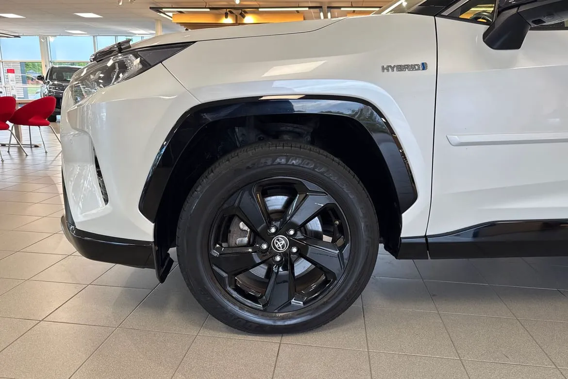 Vehicle image 16