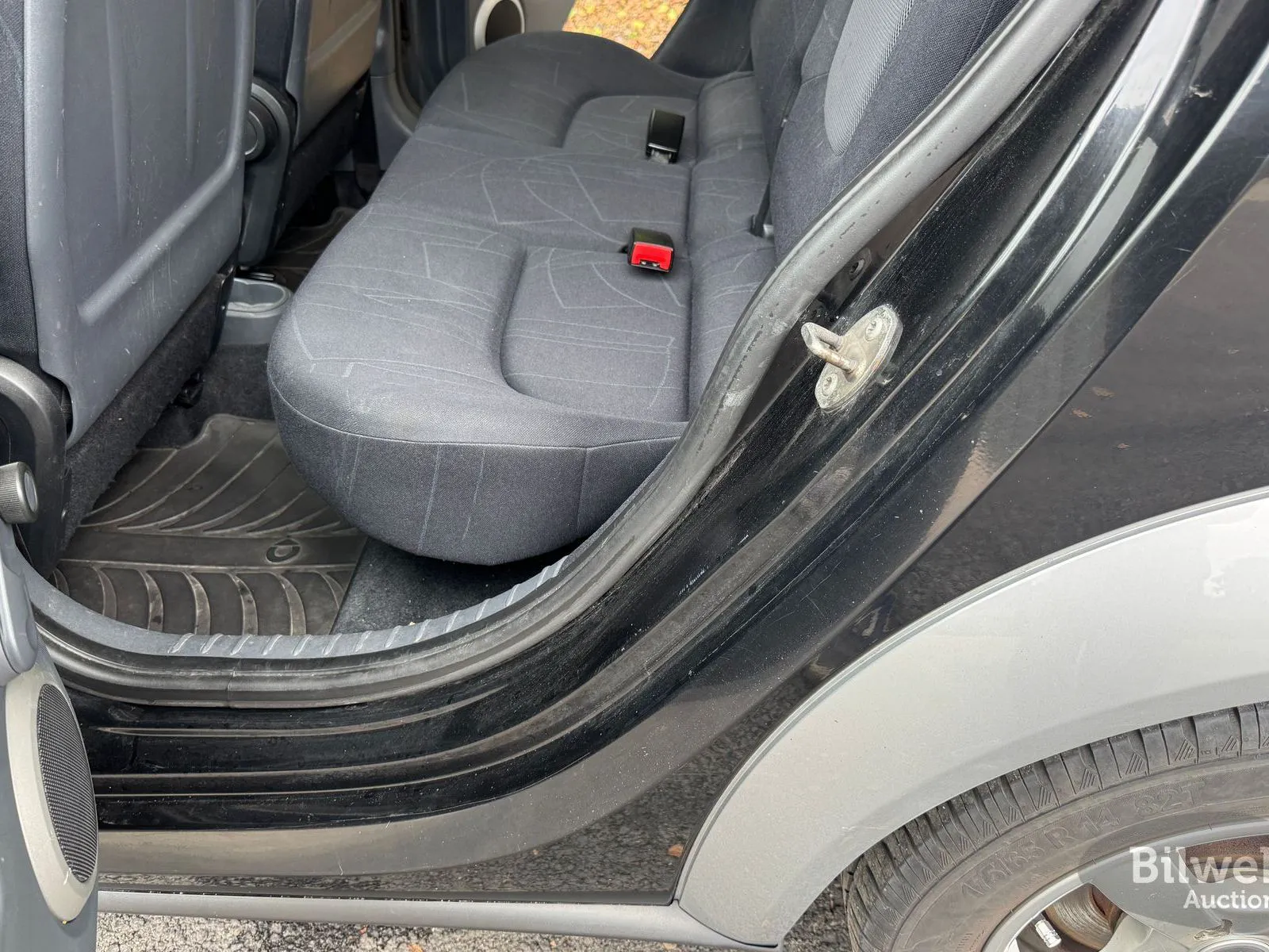 Vehicle image 26