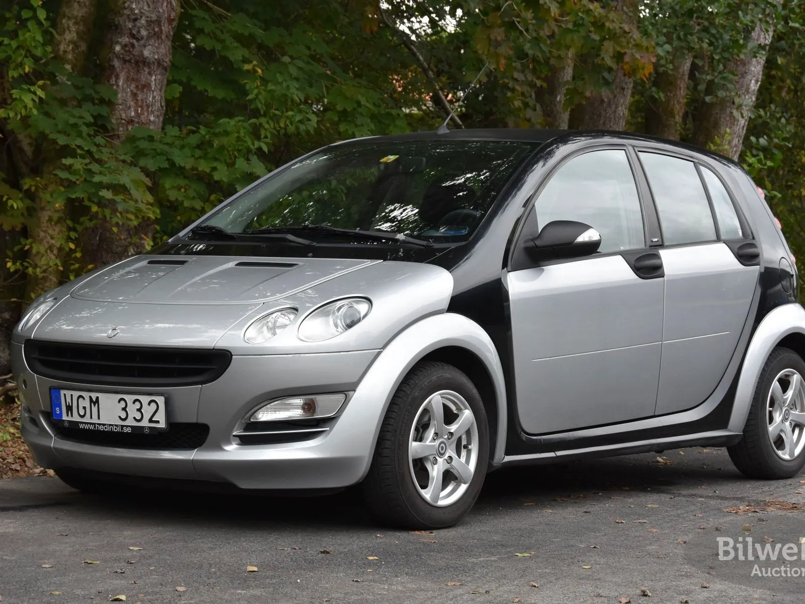 Vehicle image 15