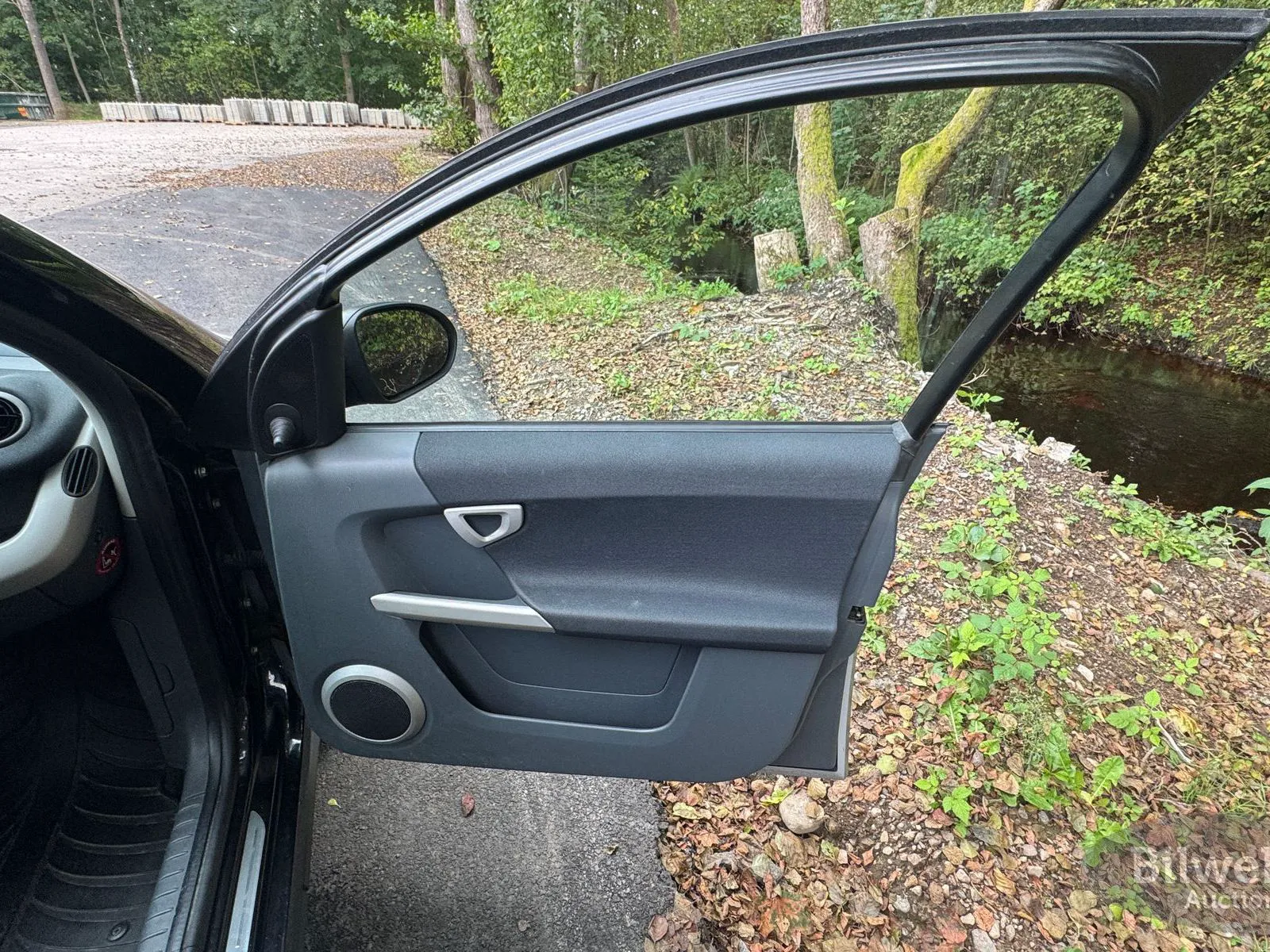 Vehicle image 35