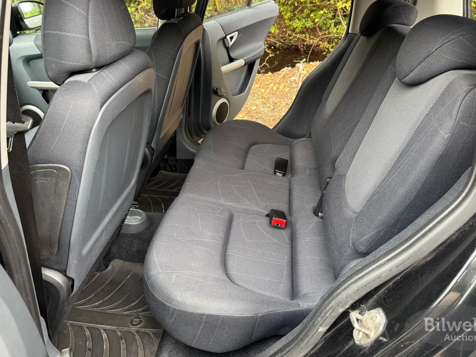 Vehicle image 21