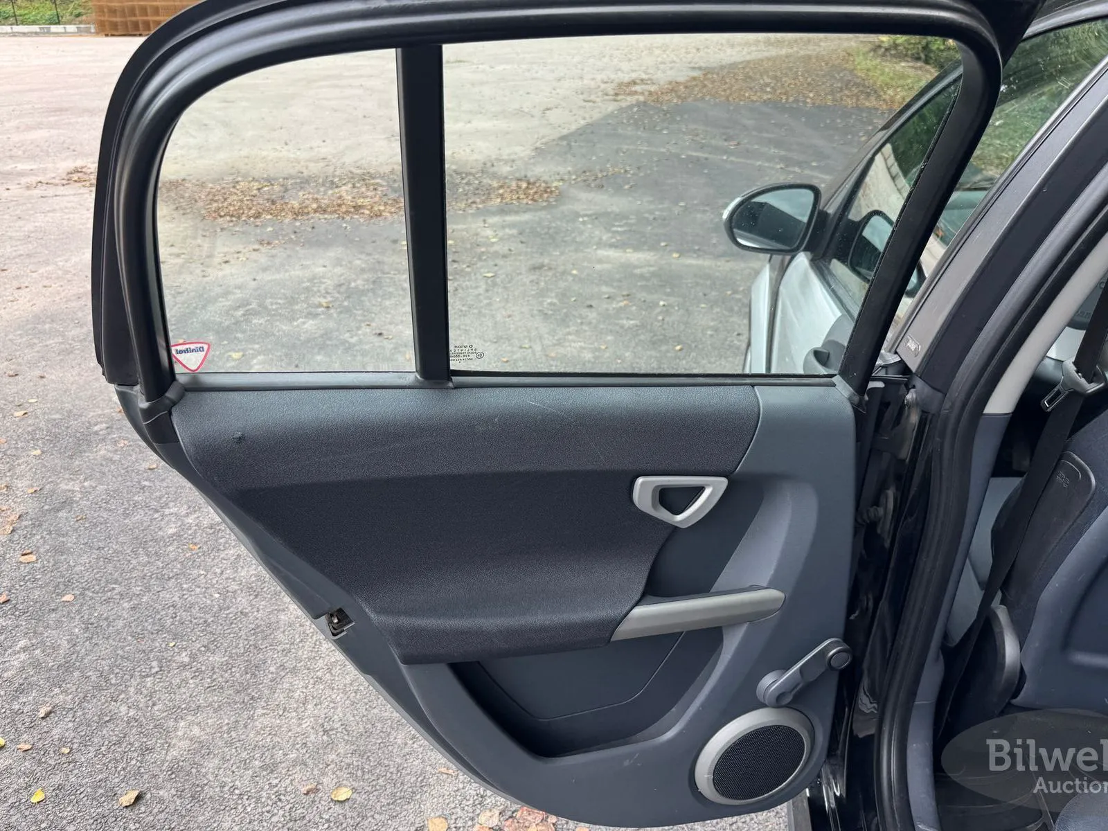 Vehicle image 24
