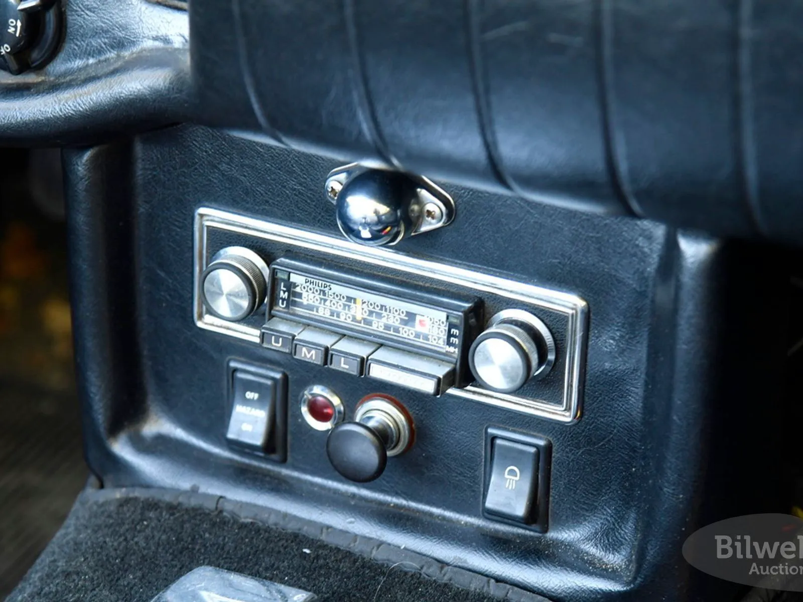 Vehicle image 32