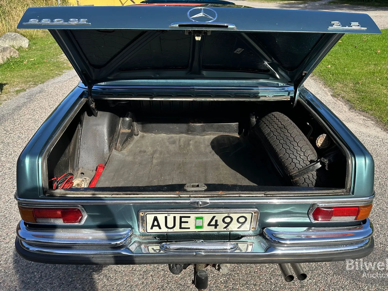 Vehicle image 30