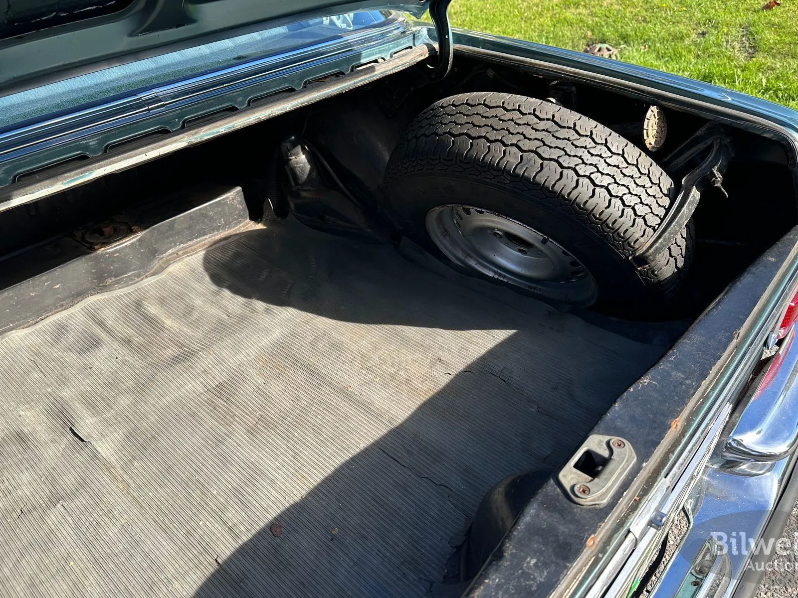 Vehicle image 32