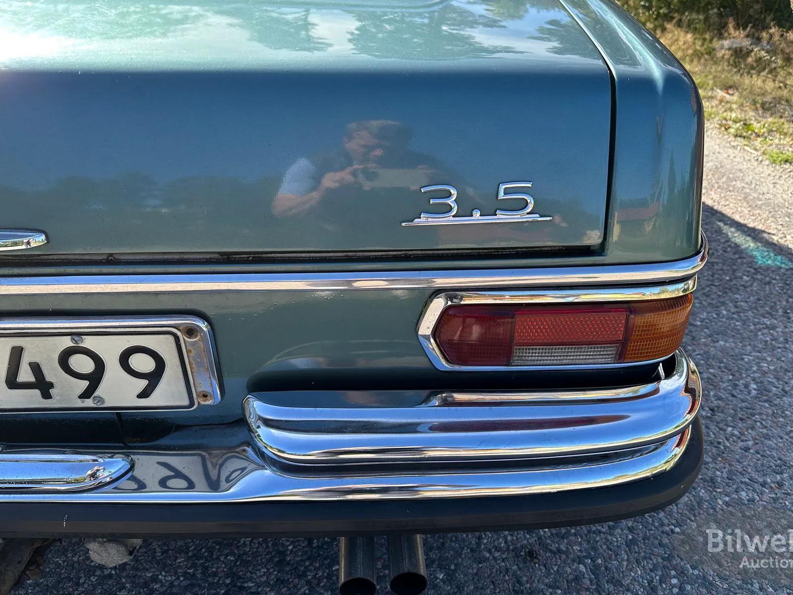 Vehicle image 100