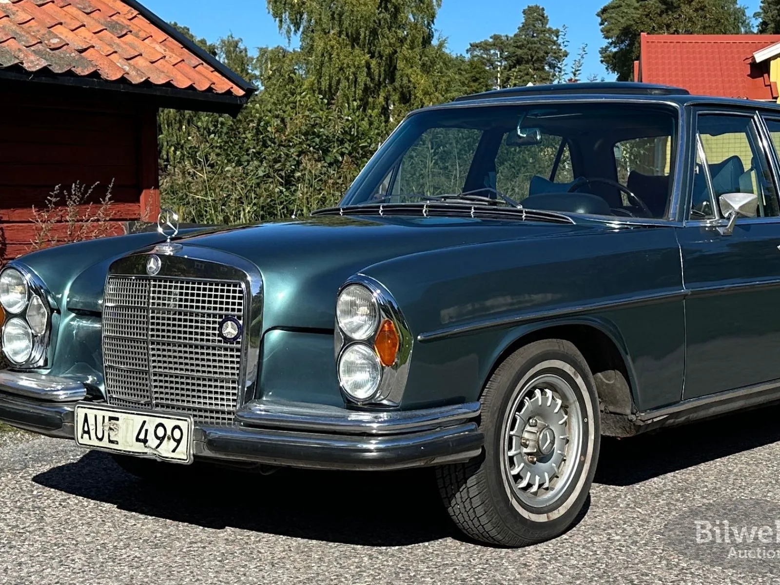 Vehicle image 26