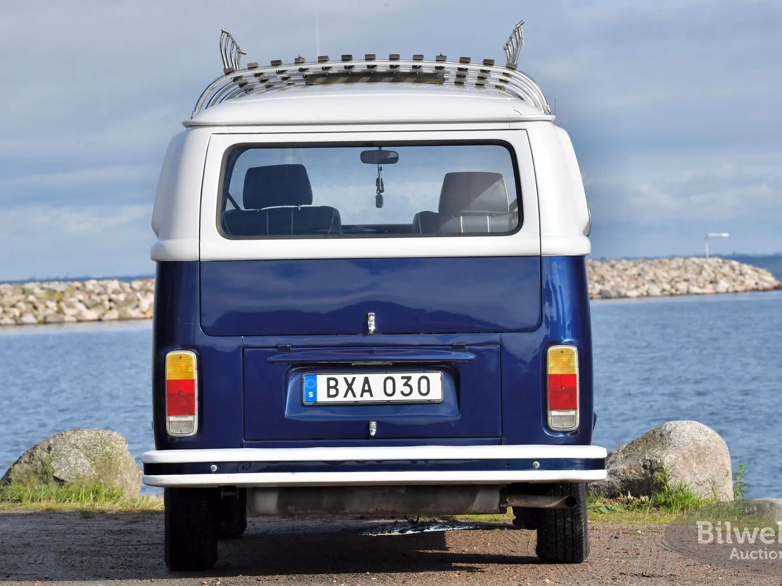 Vehicle image 15