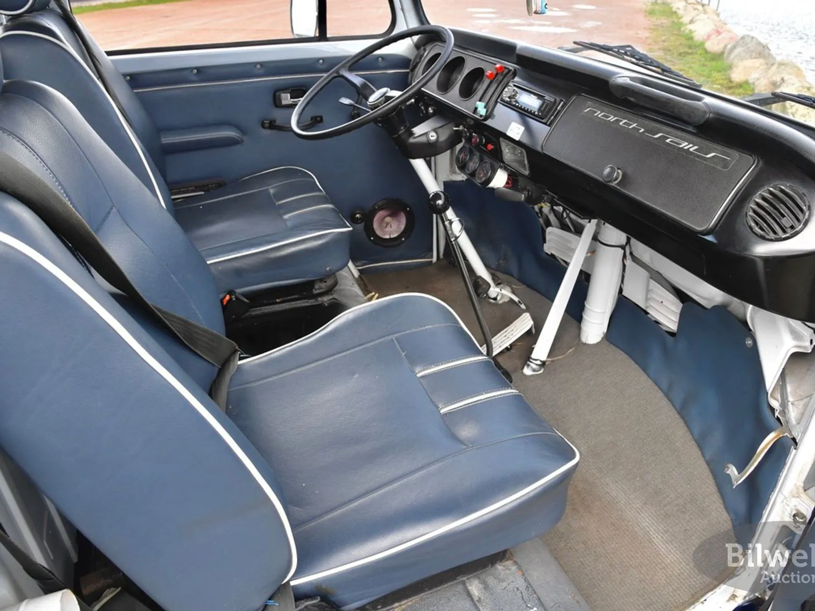 Vehicle image 22