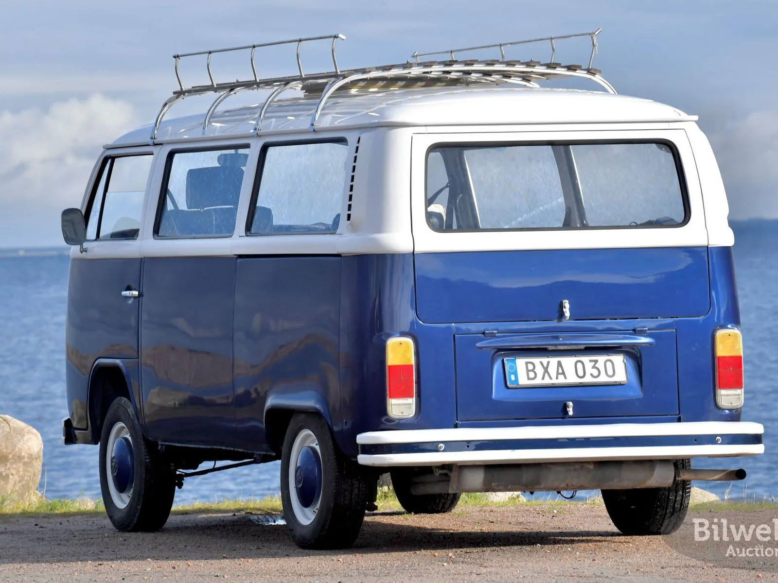 Vehicle image 13