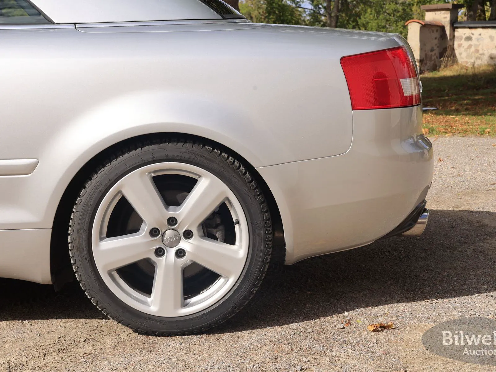 Vehicle image 30