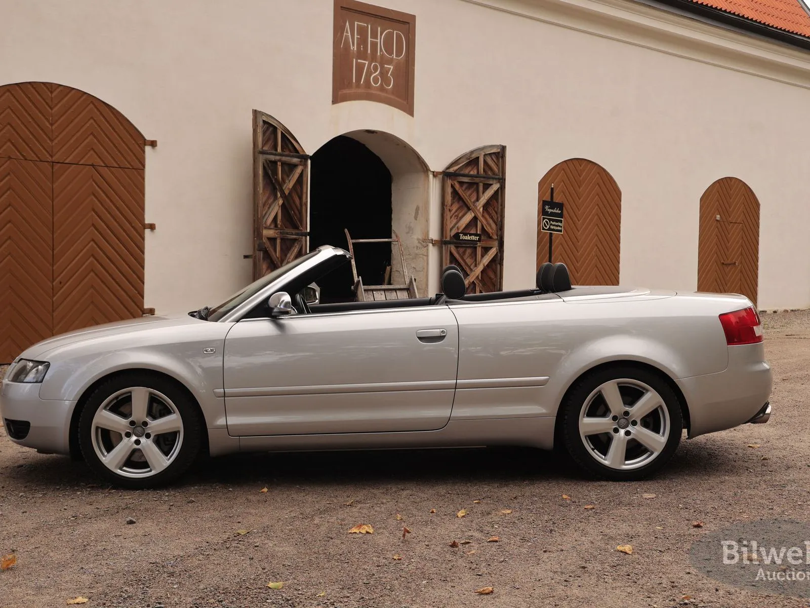 Vehicle image 15