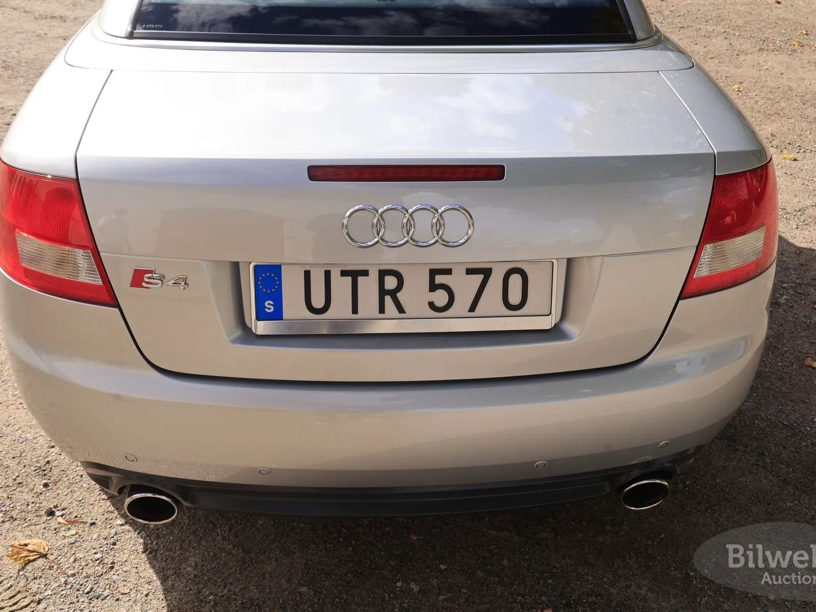 Vehicle image 32