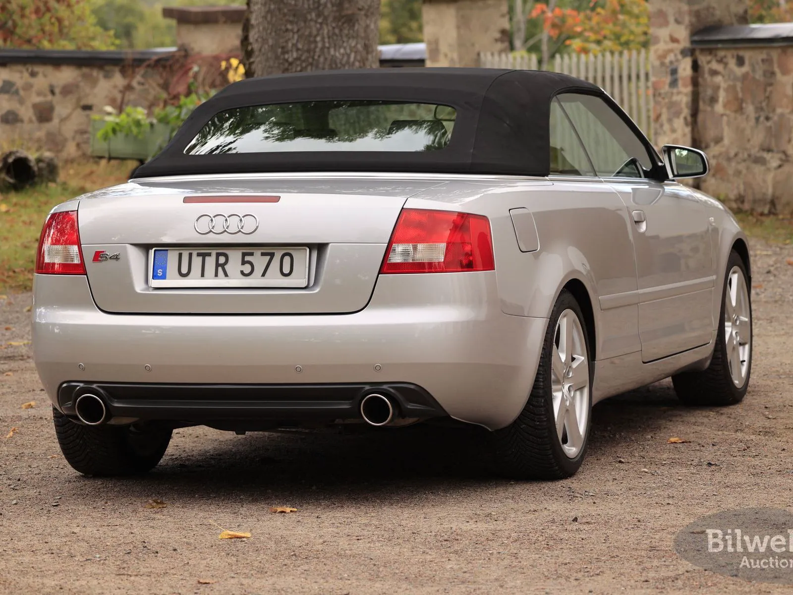 Vehicle image 10
