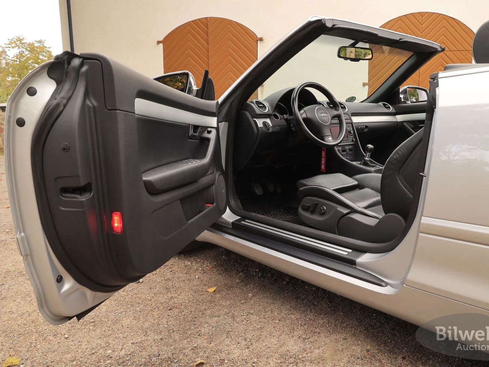 Vehicle image 18