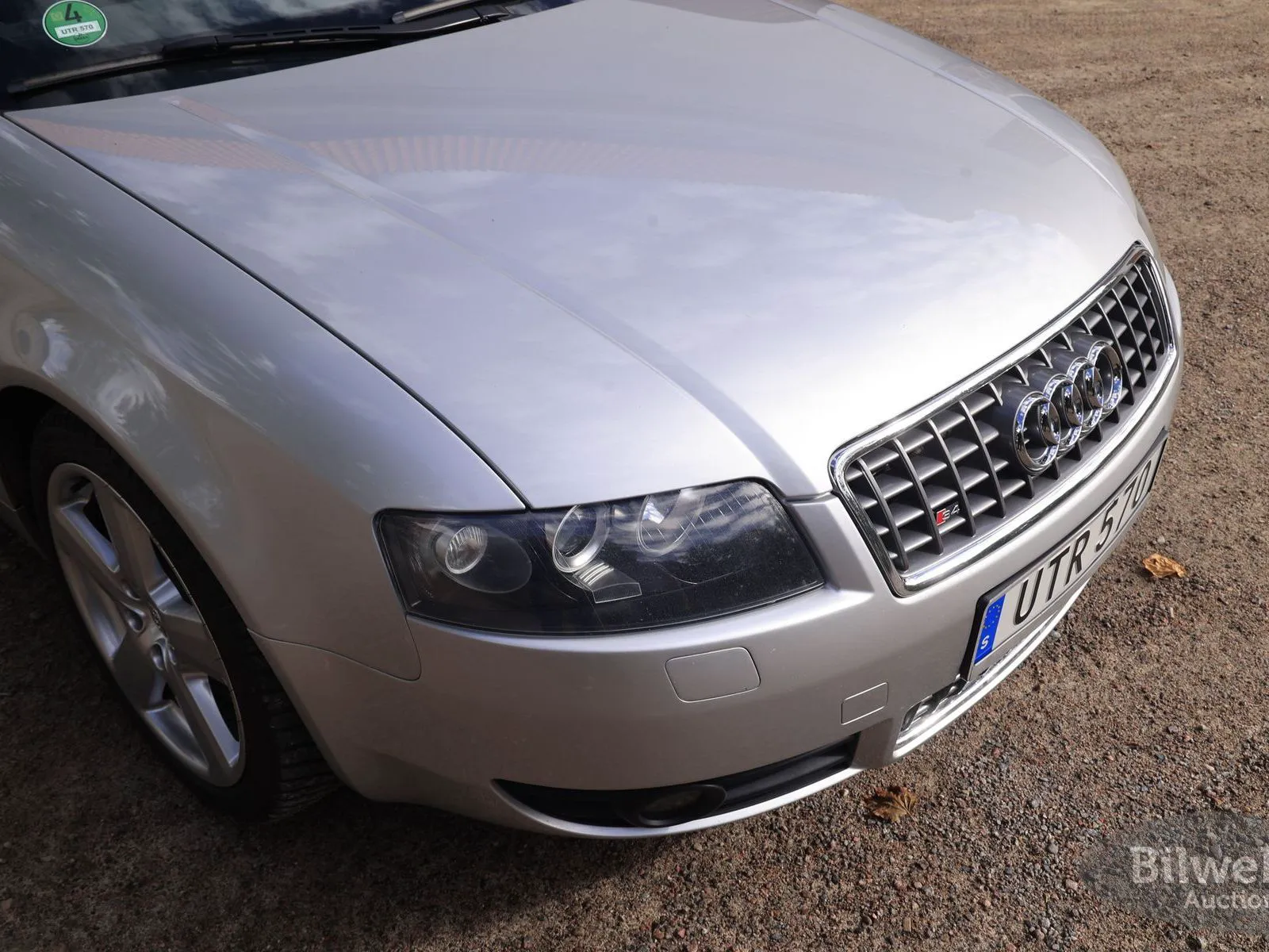 Vehicle image 26