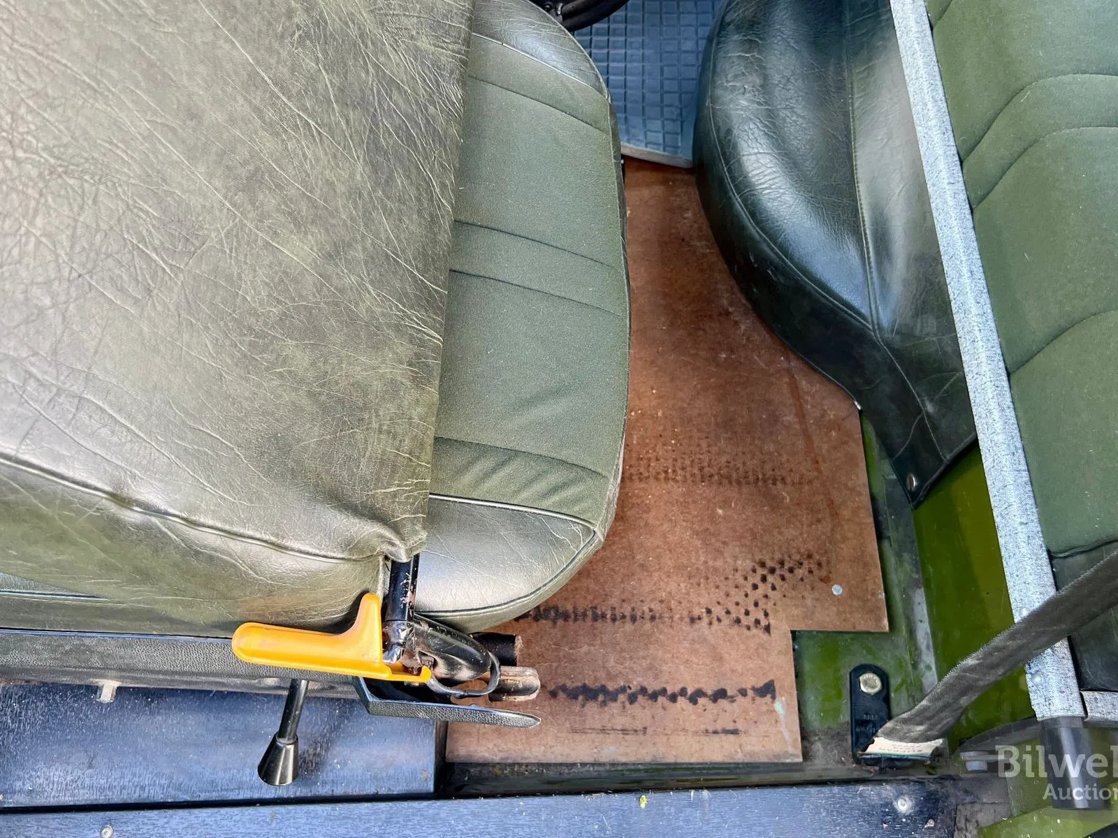 Vehicle image 21