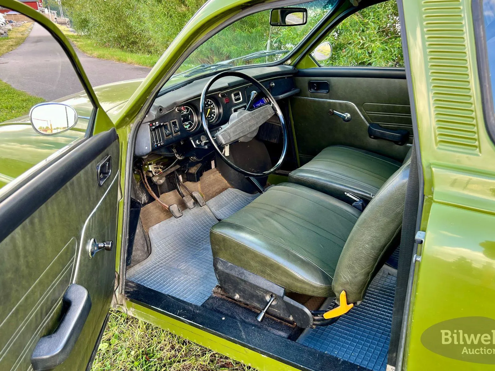 Vehicle image 14