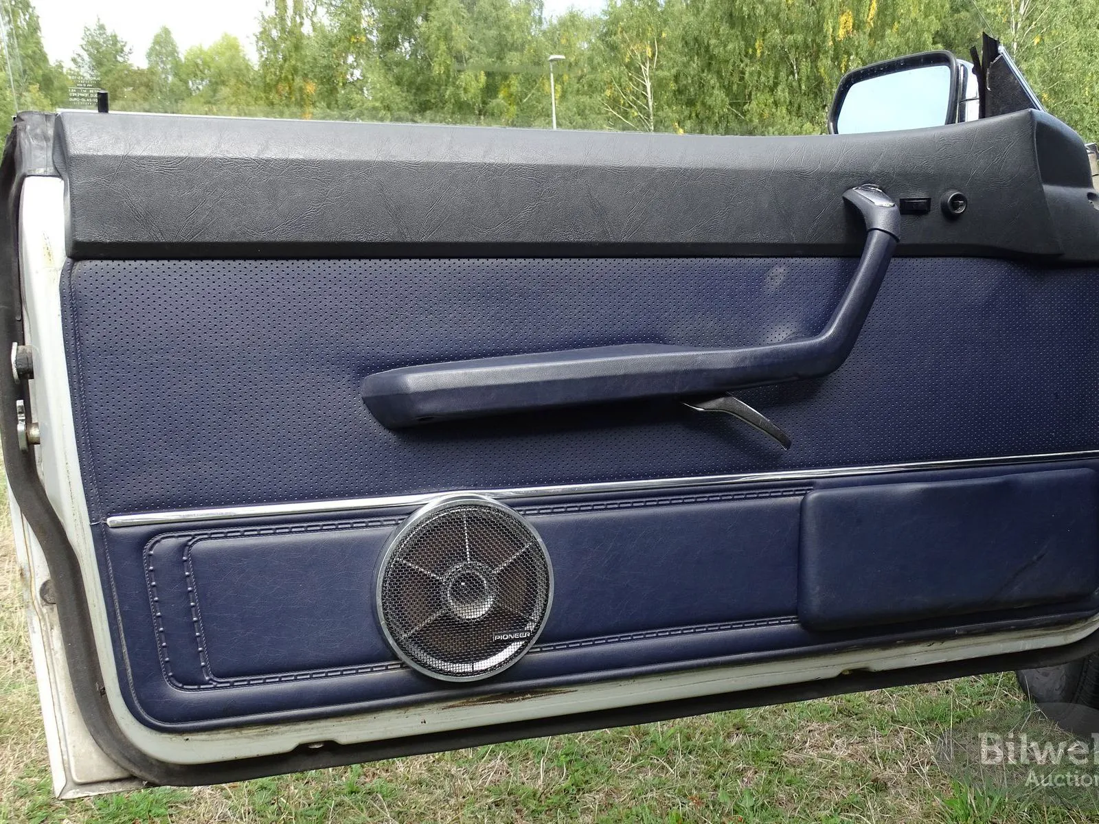Vehicle image 32