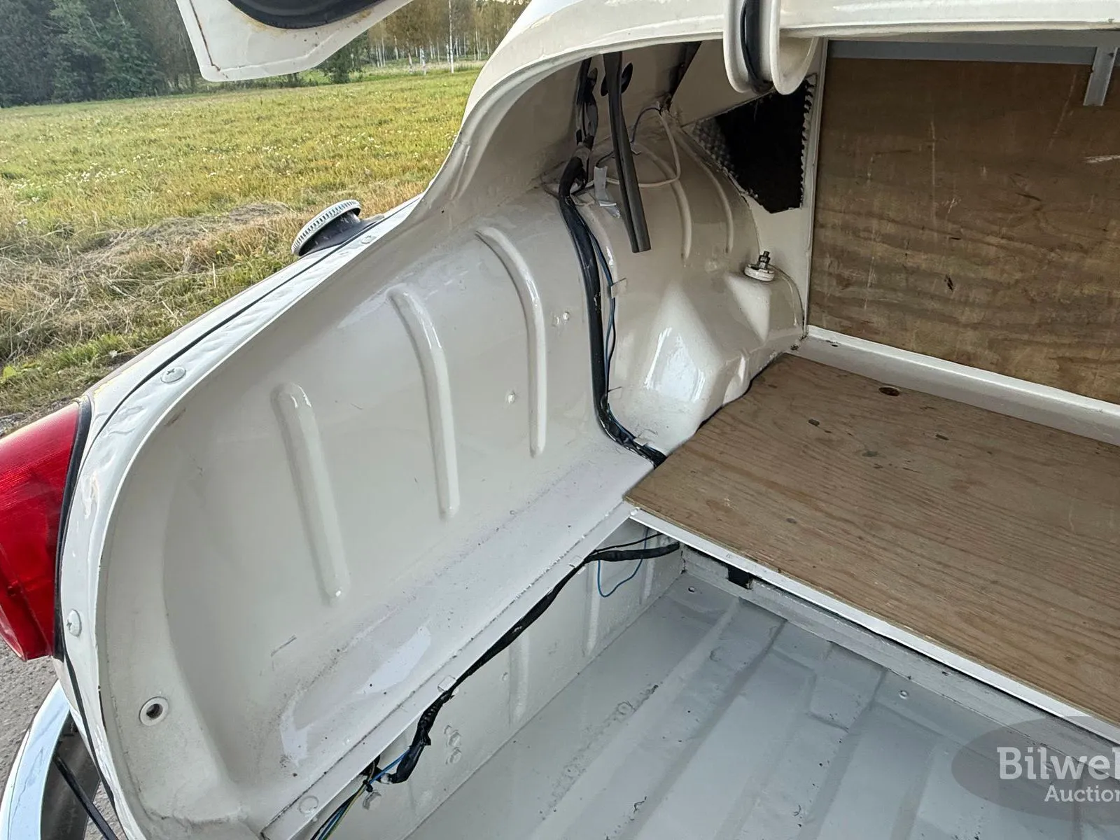 Vehicle image 32