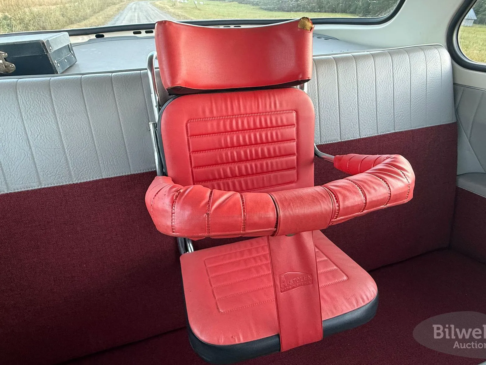 Vehicle image 14