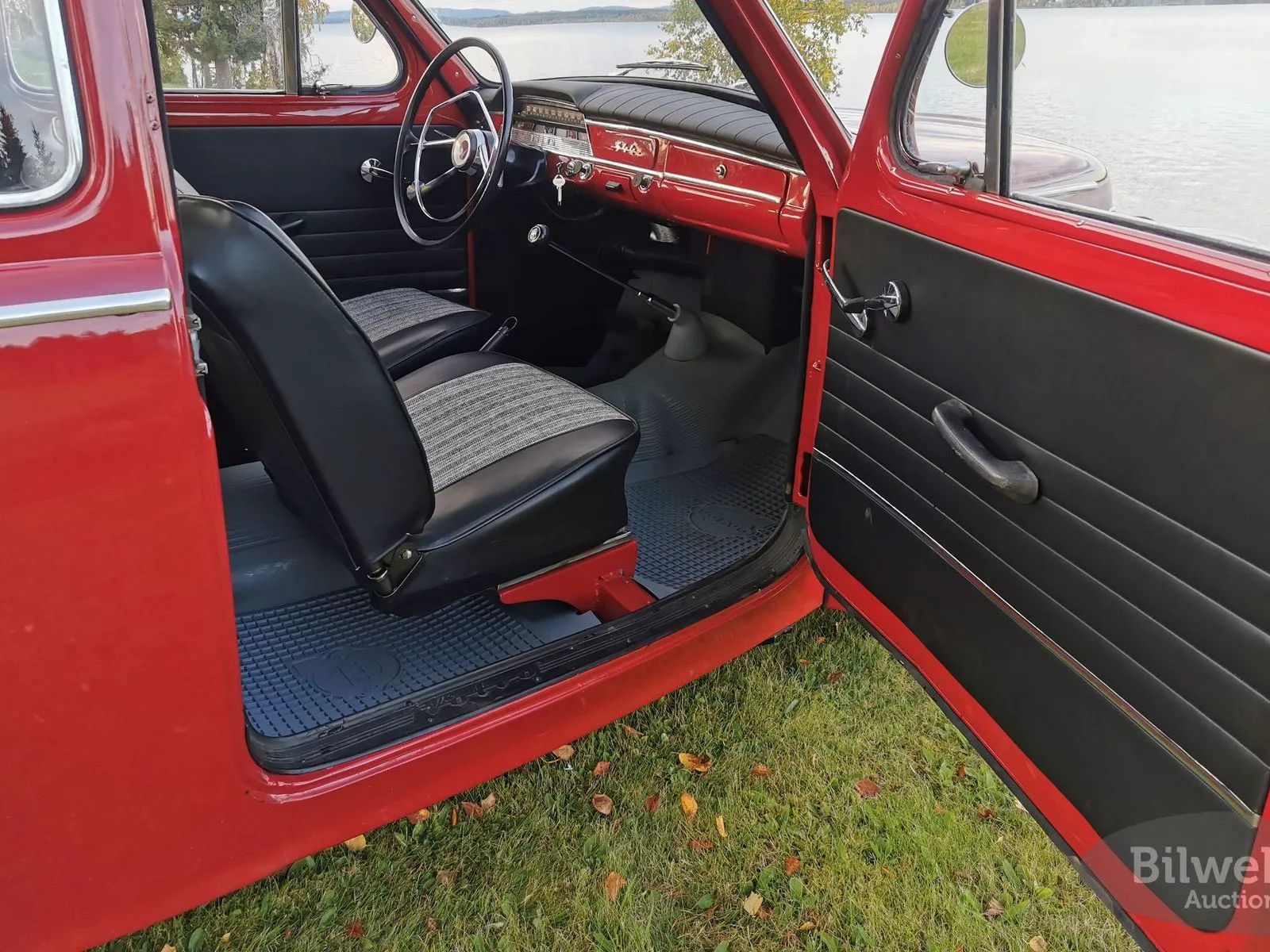 Vehicle image 16