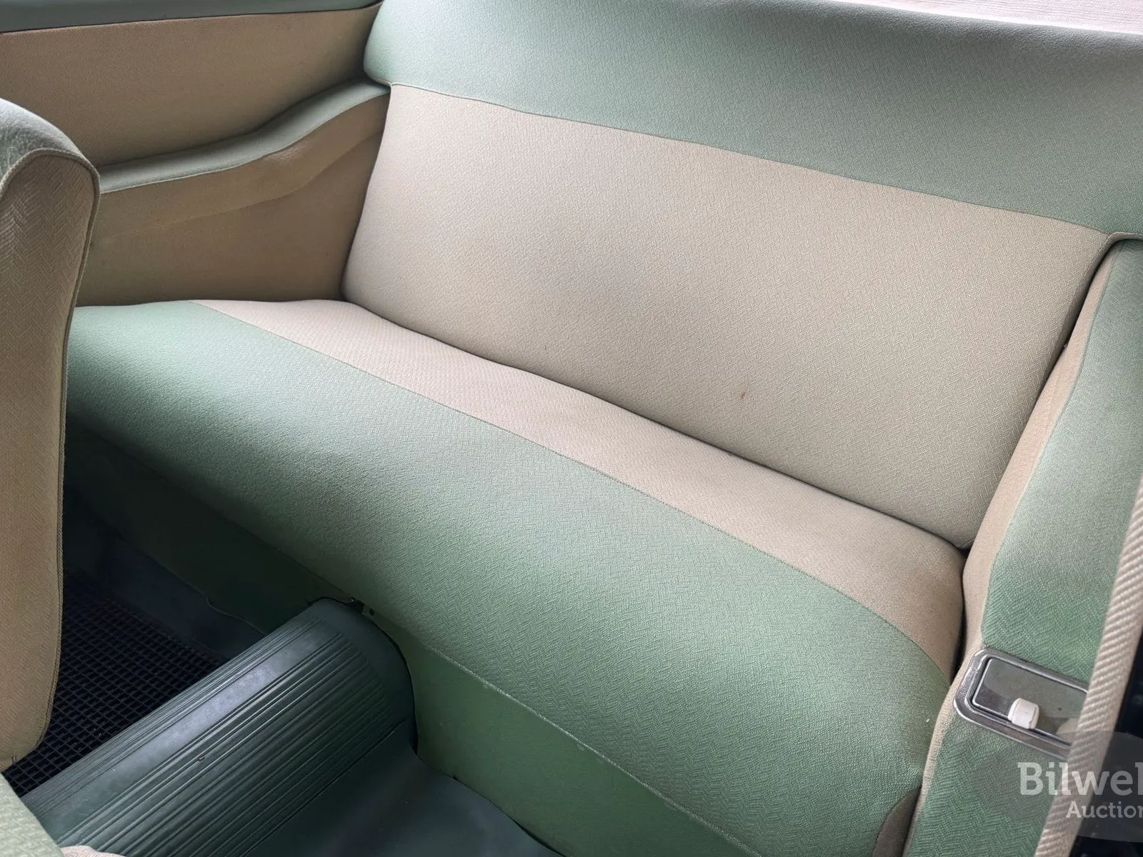 Vehicle image 30