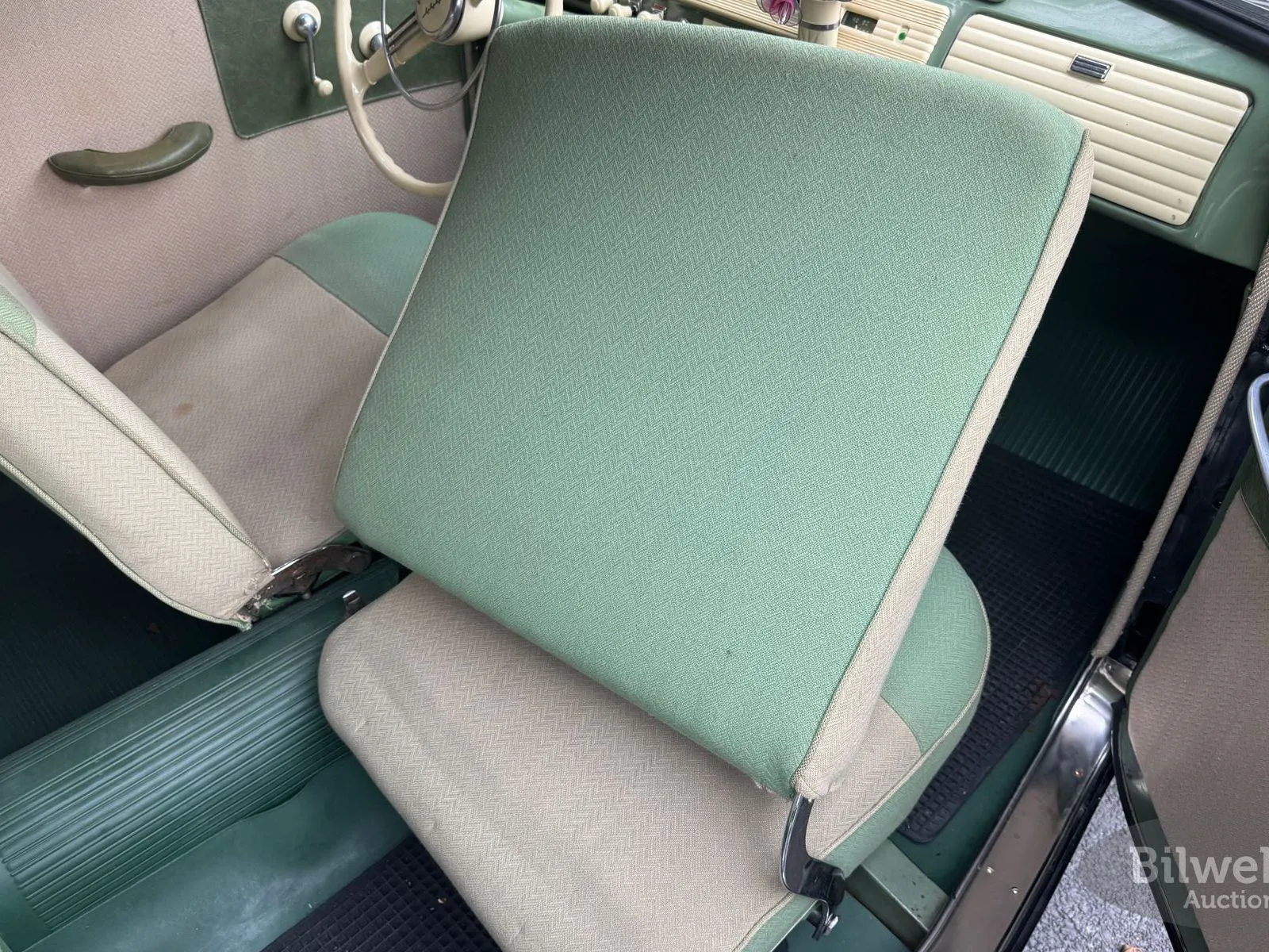 Vehicle image 40