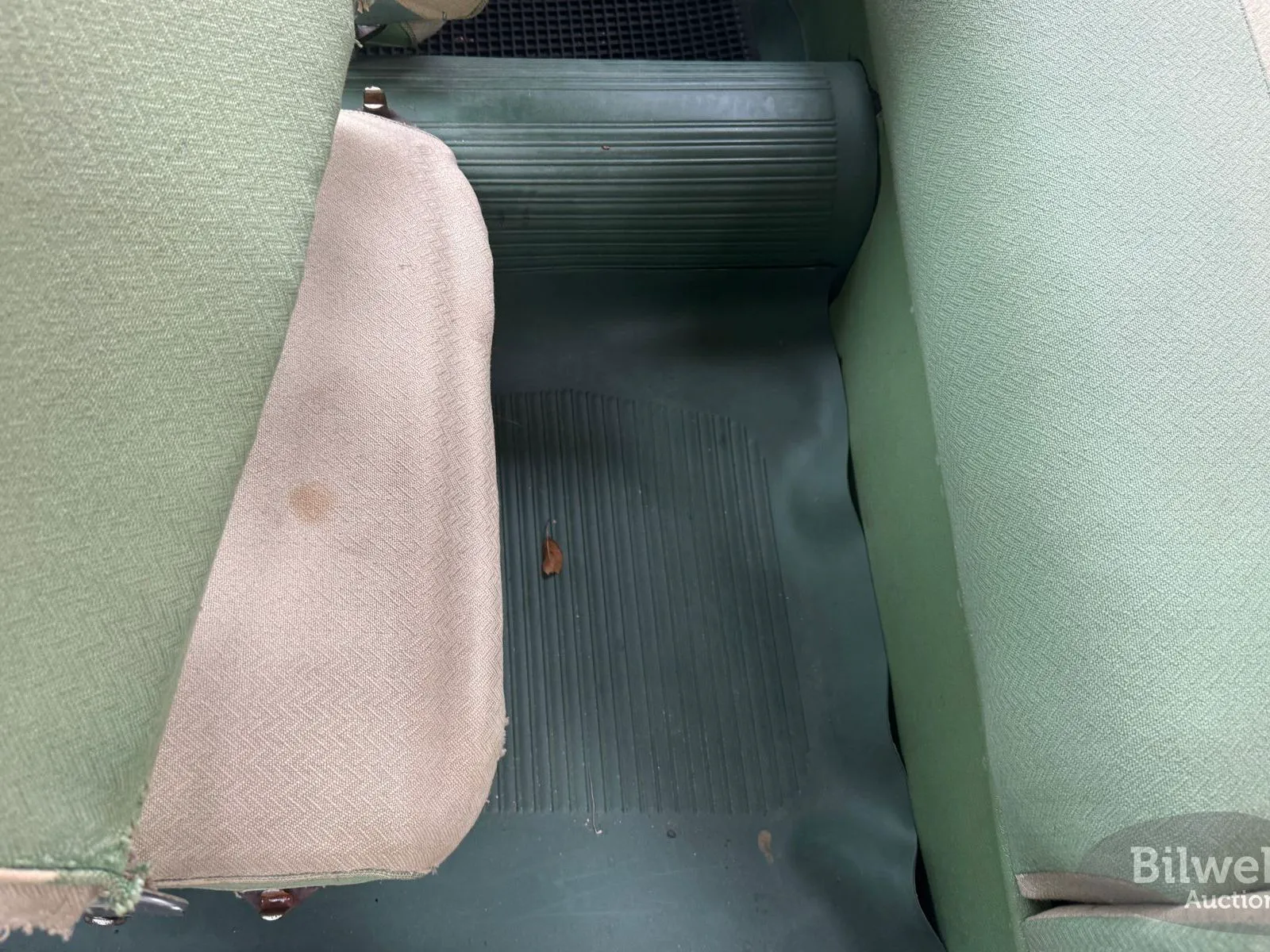 Vehicle image 32