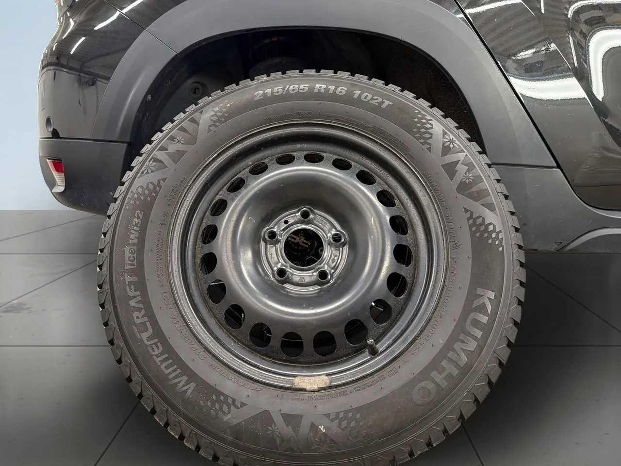 Vehicle image 13