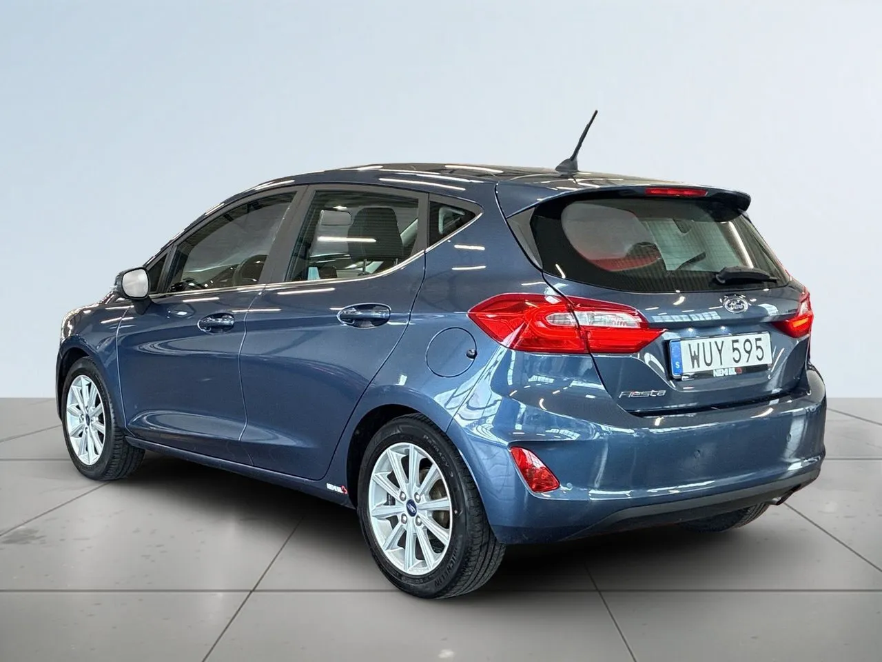Vehicle image 4