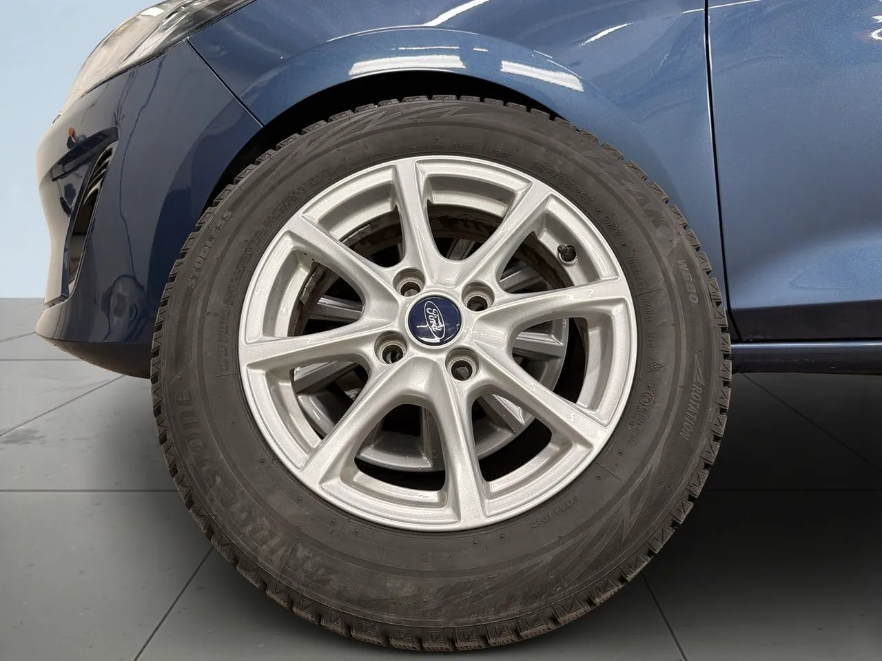 Vehicle image 13