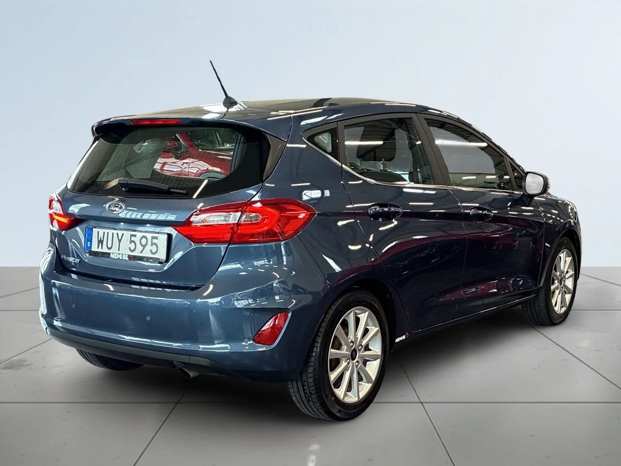 Vehicle image 5