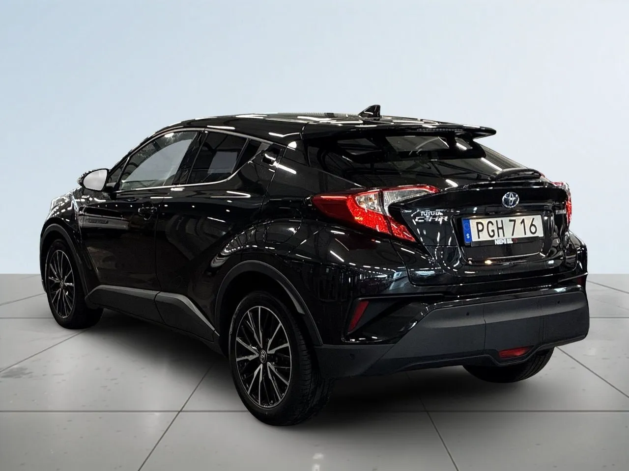 Vehicle image 4