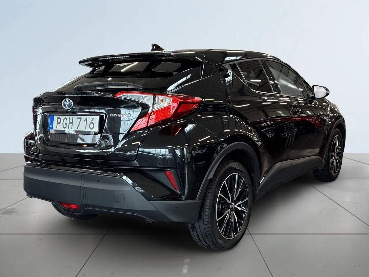 Vehicle image 5