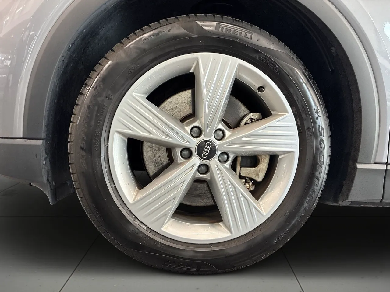 Vehicle image 13