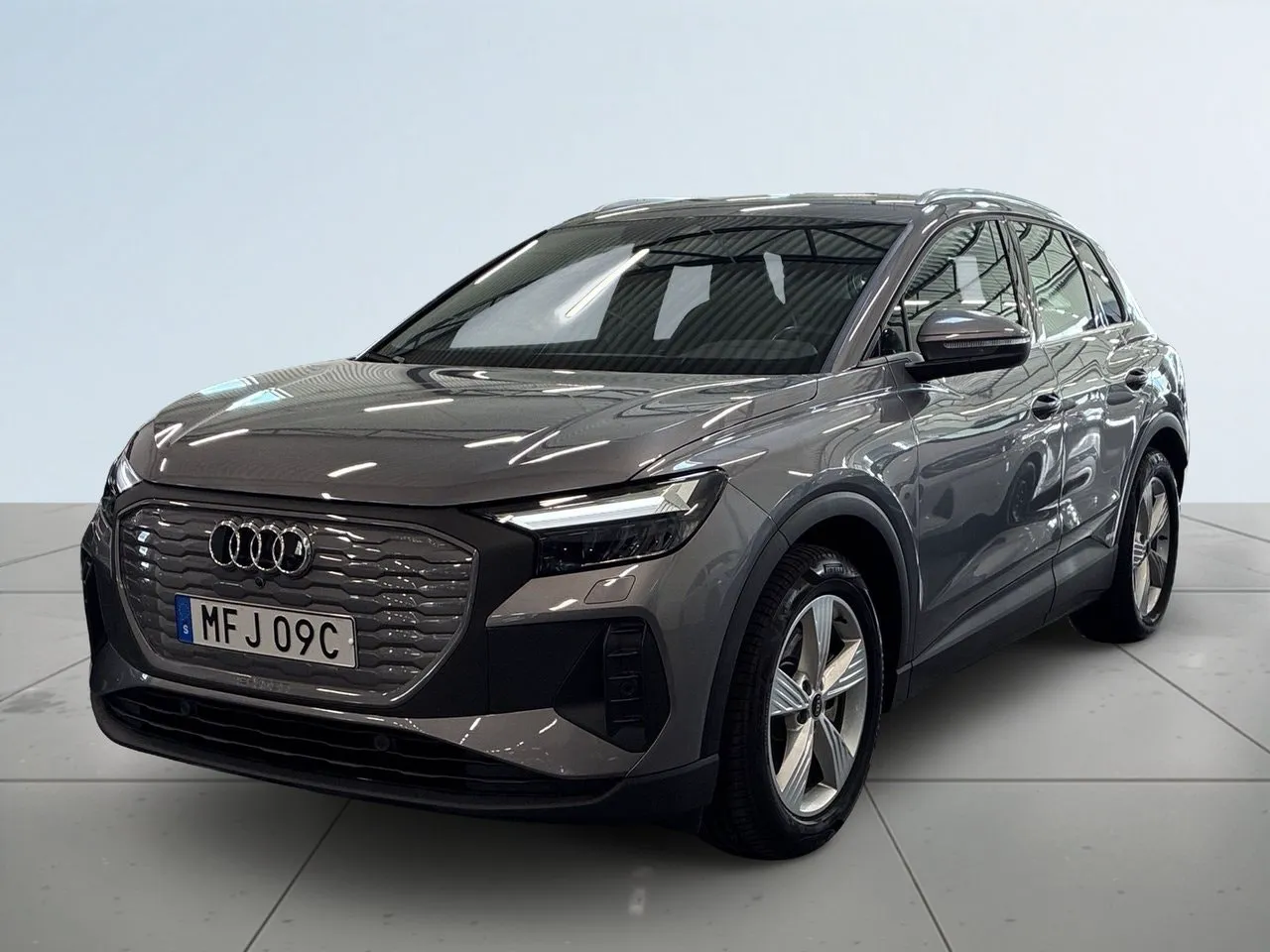 Vehicle image 15