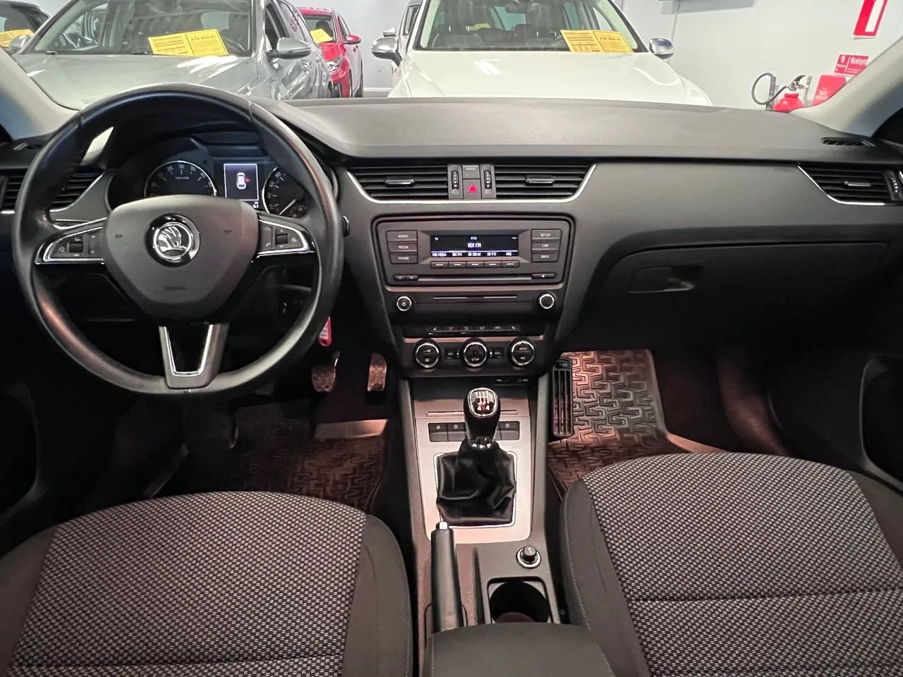Vehicle image 16