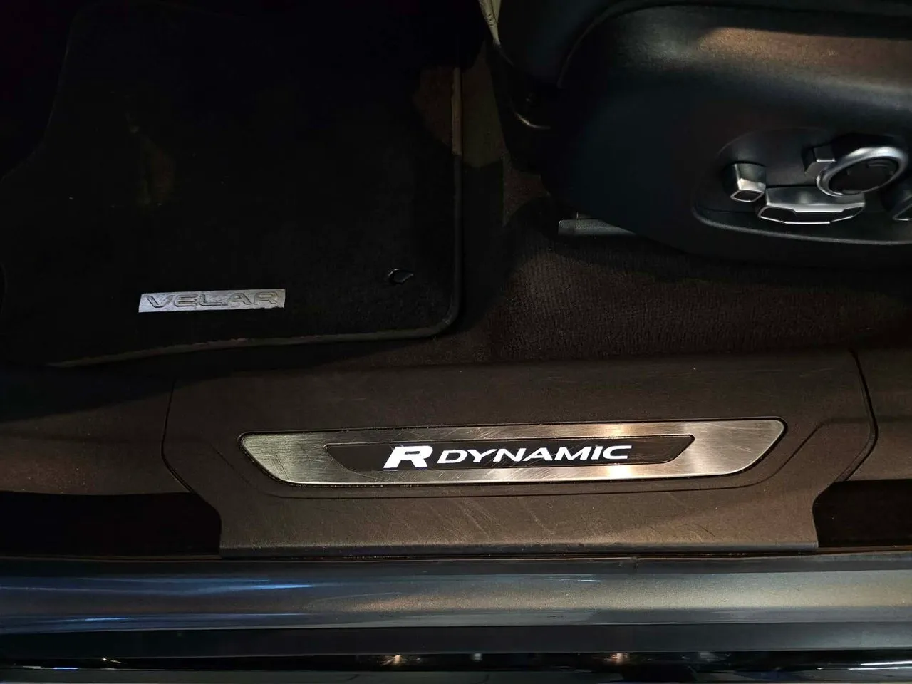 Vehicle image 21