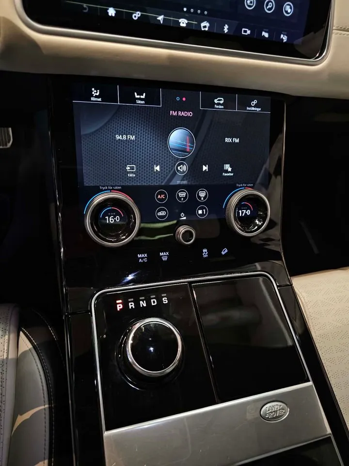 Vehicle image 16