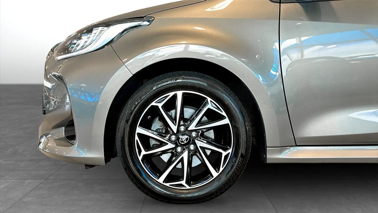 Vehicle image 8